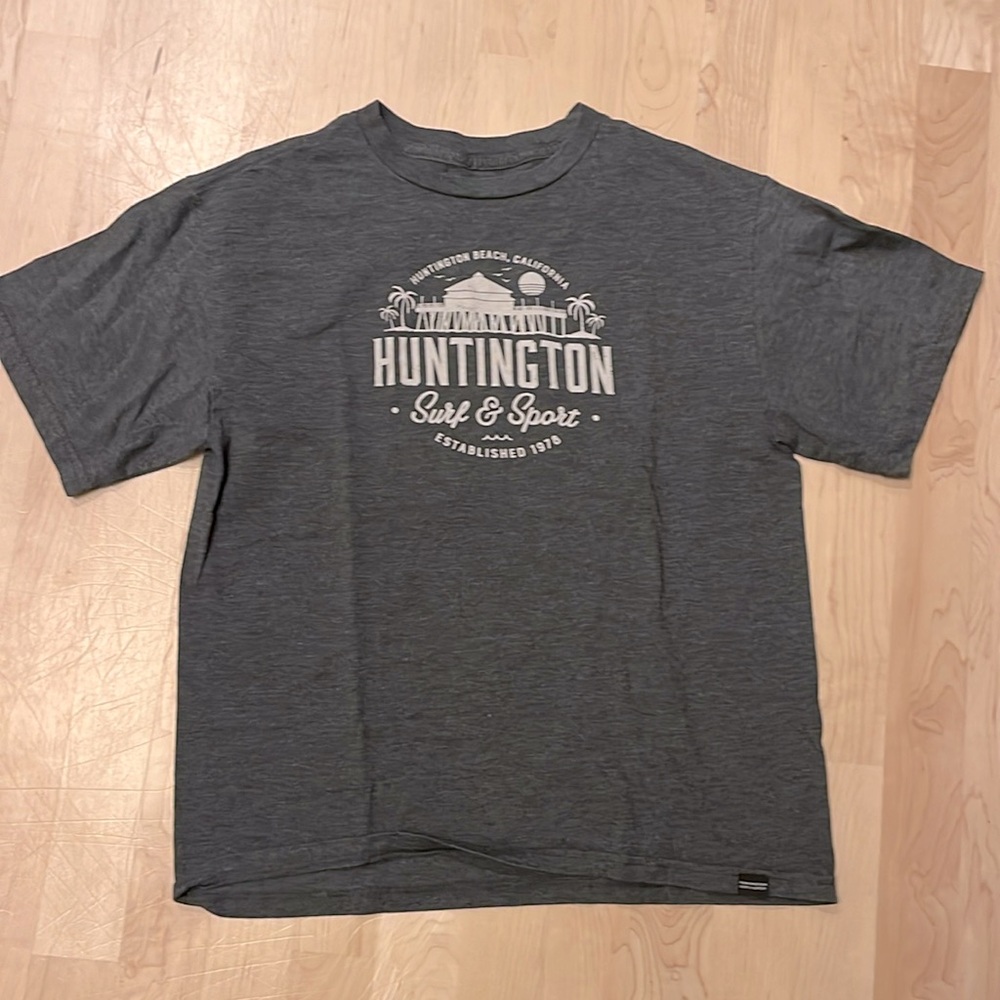 Authentic Huntington Surf and Sport - Boys Large t-shirt. EUC